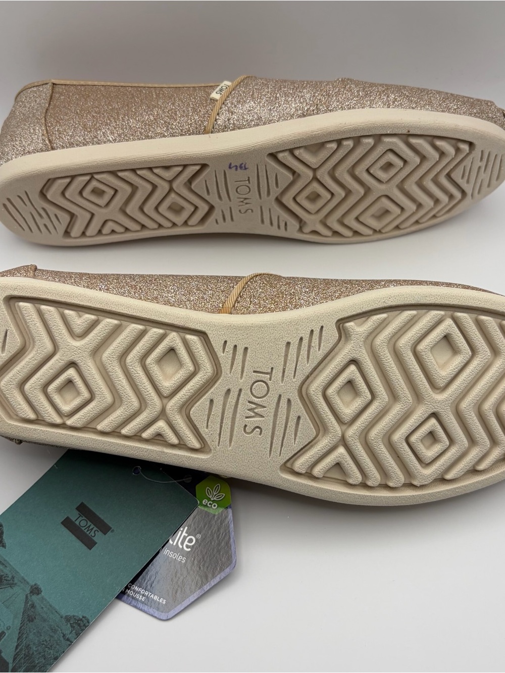 TOMS Women’s Glitter Slip-Ons in Gold NEW! Sz 7.5 - Picture 6 of 10